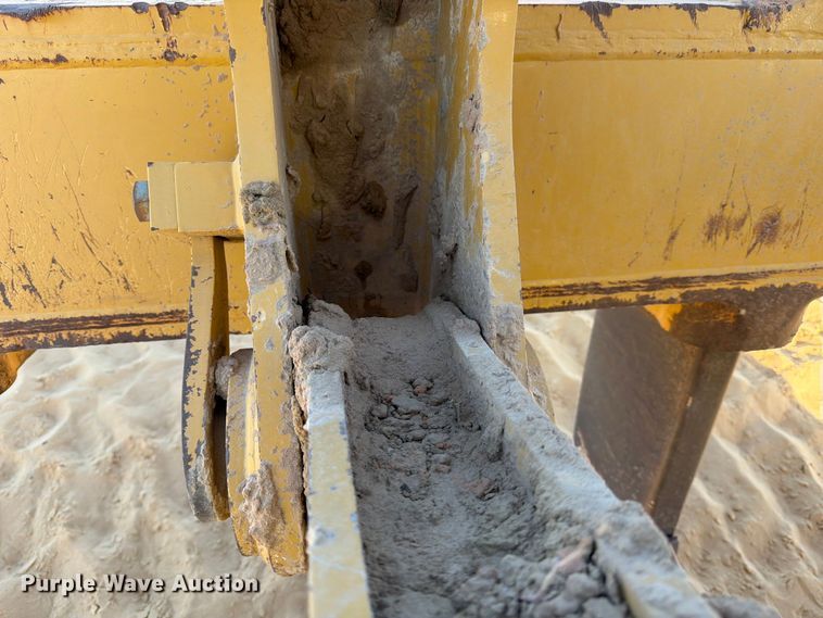 image for item ED5166 2017 Caterpillar D8T dozer