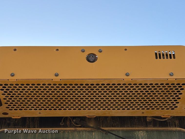 image for item ED5166 2017 Caterpillar D8T dozer