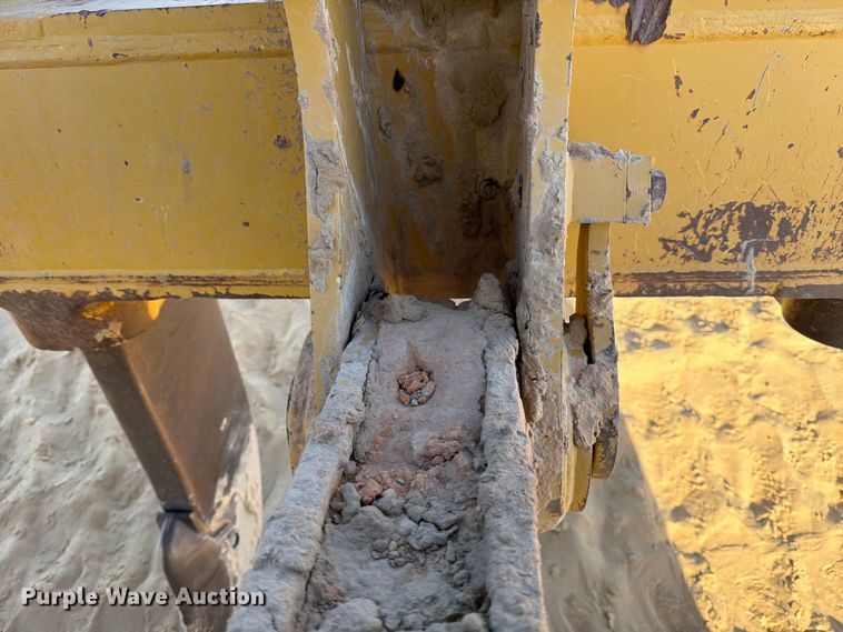 image for item ED5166 2017 Caterpillar D8T dozer