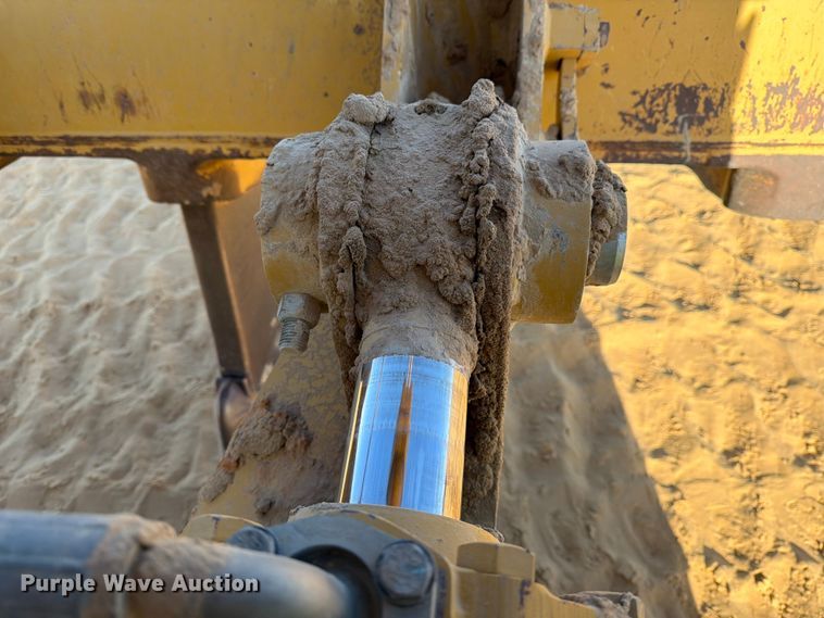 image for item ED5166 2017 Caterpillar D8T dozer