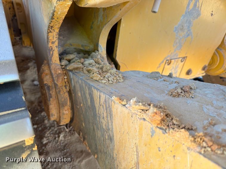 image for item ED5166 2017 Caterpillar D8T dozer