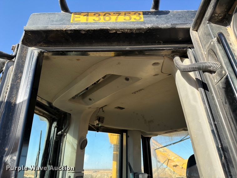 image for item ED5166 2017 Caterpillar D8T dozer