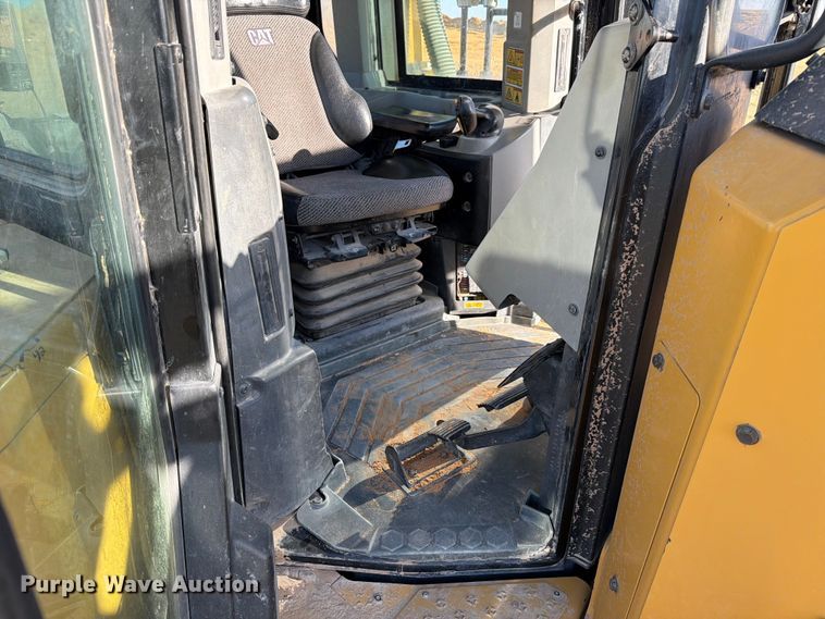 image for item ED5166 2017 Caterpillar D8T dozer