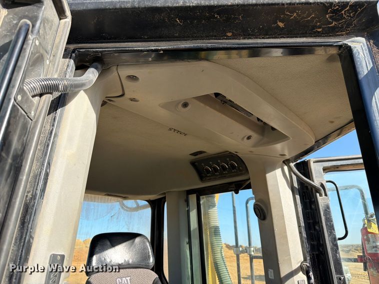 image for item ED5166 2017 Caterpillar D8T dozer