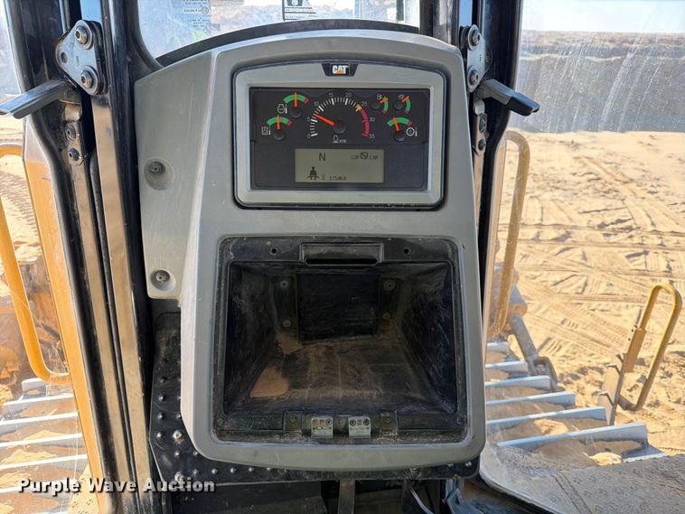 image for item ED5166 2017 Caterpillar D8T dozer