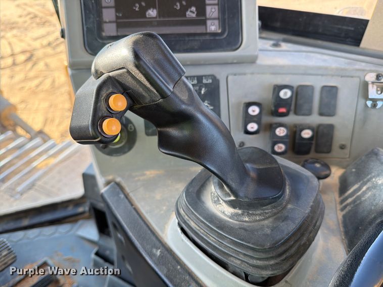 image for item ED5166 2017 Caterpillar D8T dozer