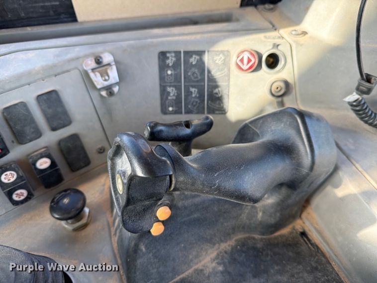 image for item ED5166 2017 Caterpillar D8T dozer