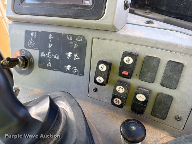 image for item ED5166 2017 Caterpillar D8T dozer