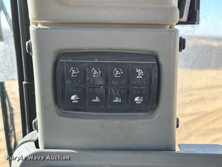 image for item ED5166 2017 Caterpillar D8T dozer