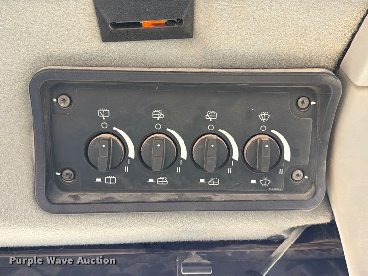 image for item ED5166 2017 Caterpillar D8T dozer