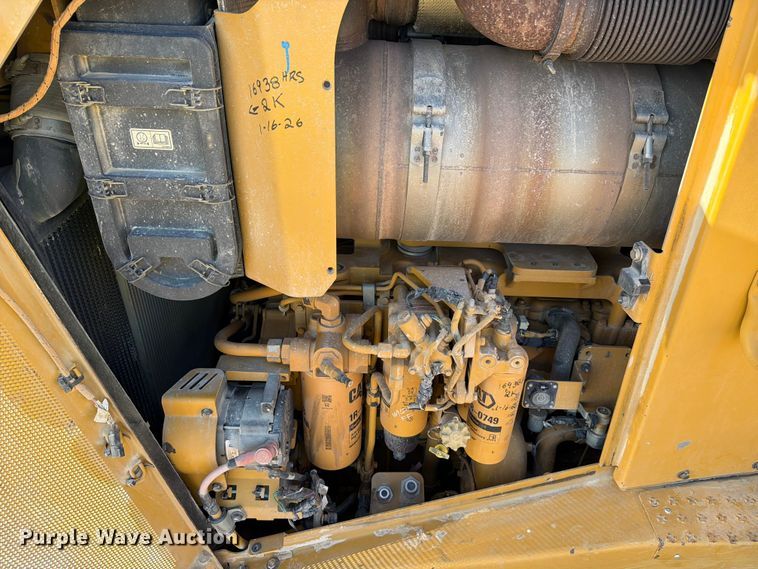 image for item ED5166 2017 Caterpillar D8T dozer