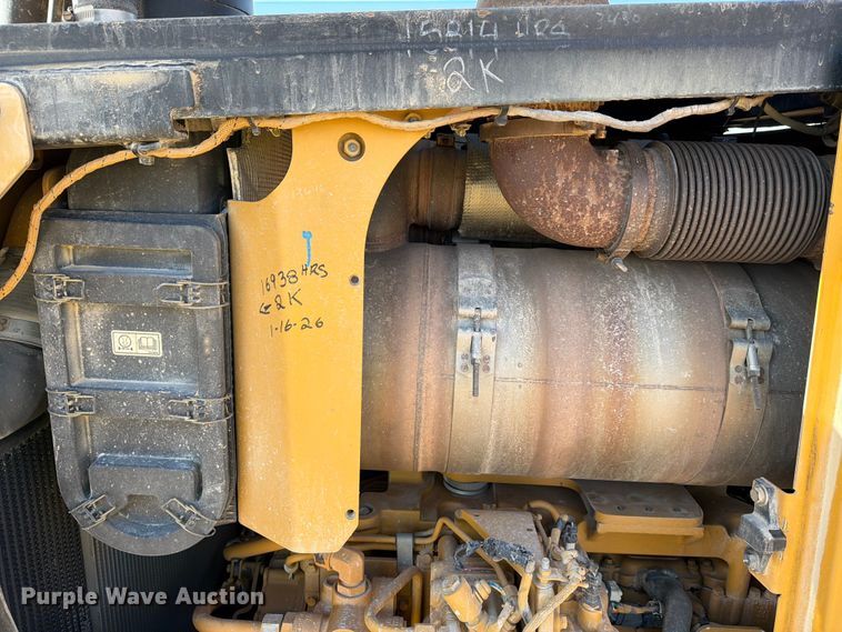 image for item ED5166 2017 Caterpillar D8T dozer