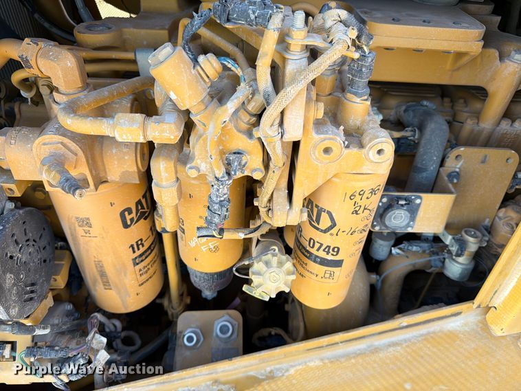 image for item ED5166 2017 Caterpillar D8T dozer