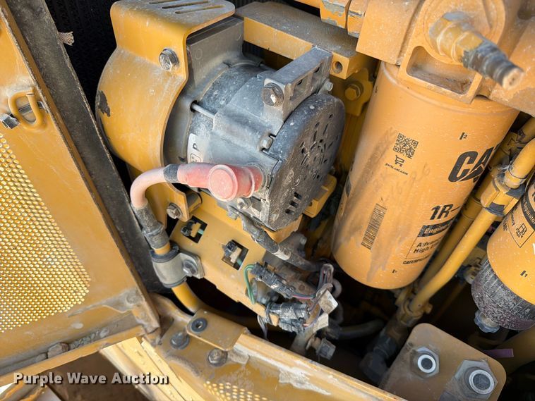 image for item ED5166 2017 Caterpillar D8T dozer