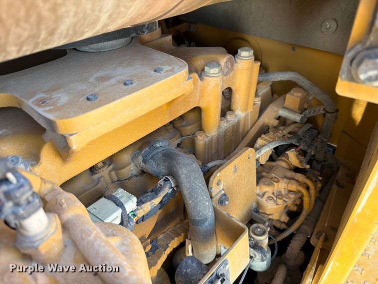 image for item ED5166 2017 Caterpillar D8T dozer