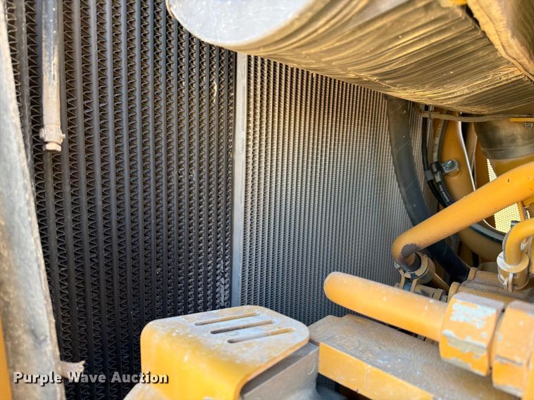 image for item ED5166 2017 Caterpillar D8T dozer