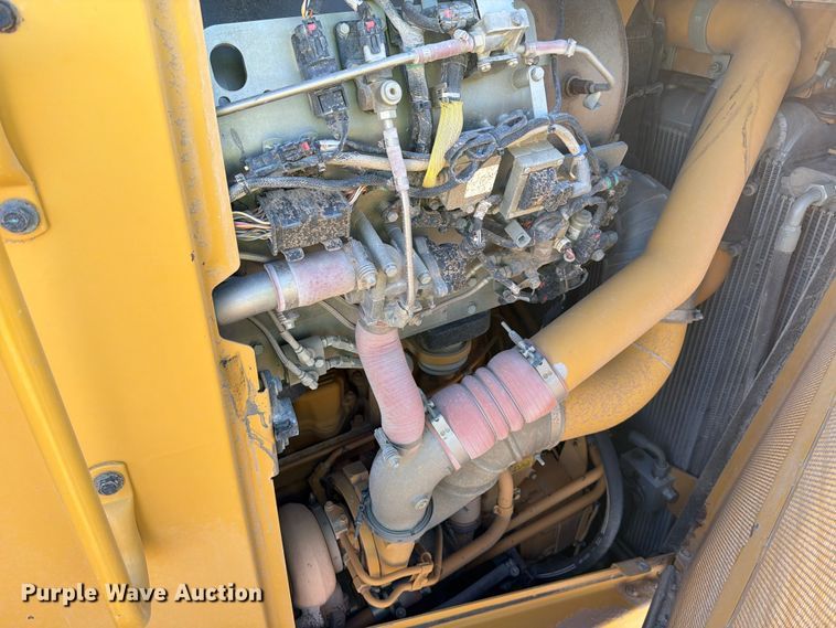 image for item ED5166 2017 Caterpillar D8T dozer