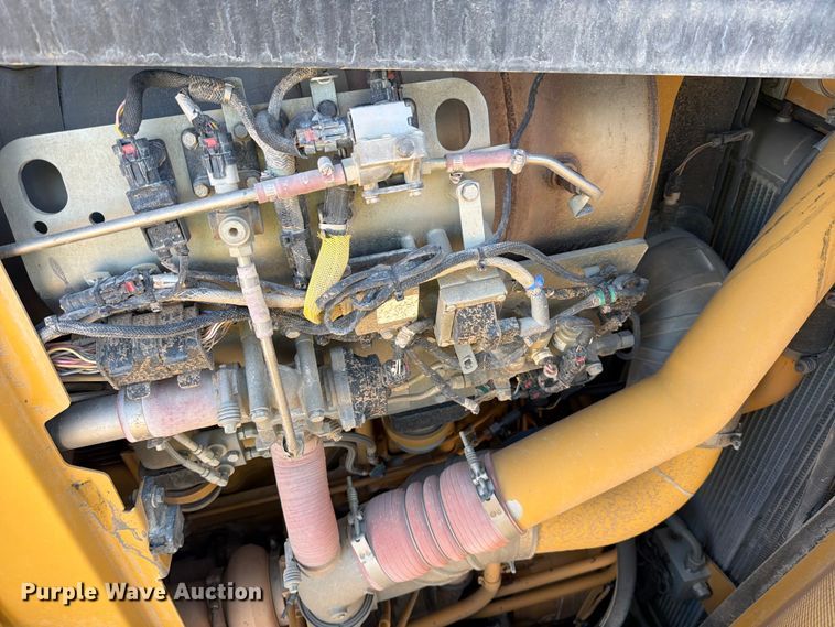 image for item ED5166 2017 Caterpillar D8T dozer