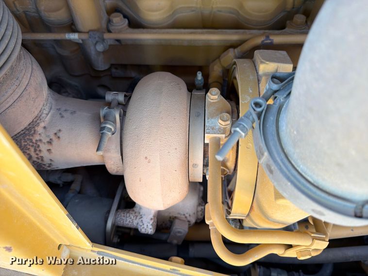 image for item ED5166 2017 Caterpillar D8T dozer