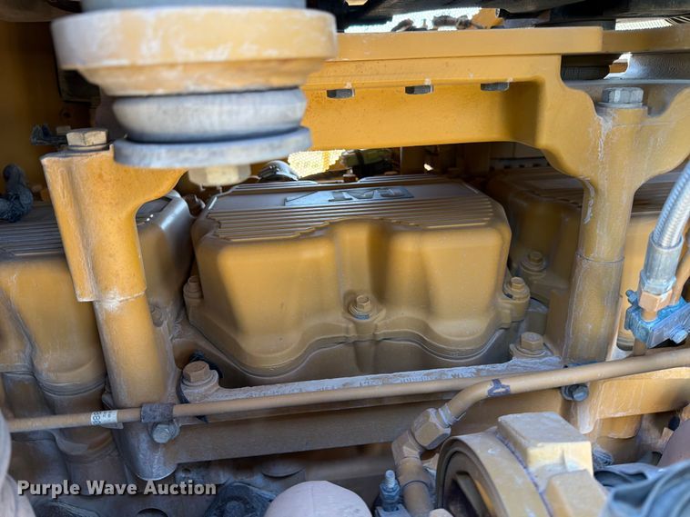 image for item ED5166 2017 Caterpillar D8T dozer