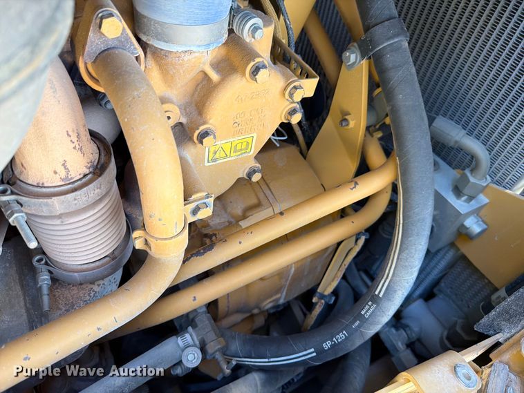 image for item ED5166 2017 Caterpillar D8T dozer