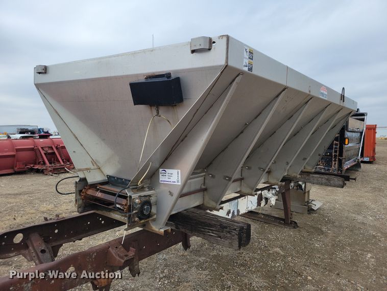 image for item EE0882 Henderson salt/sand spreader