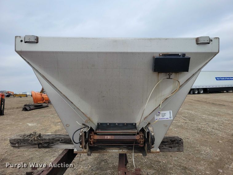 image for item EE0882 Henderson salt/sand spreader