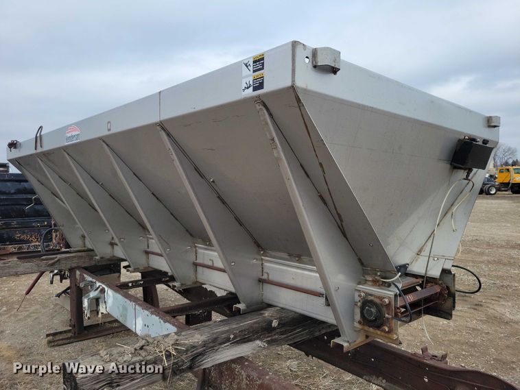 image for item EE0882 Henderson salt/sand spreader