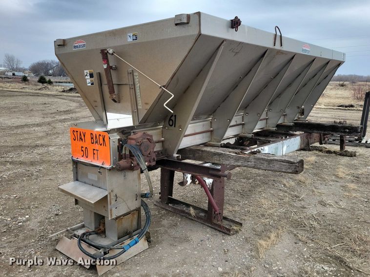 image for item EE0882 Henderson salt/sand spreader