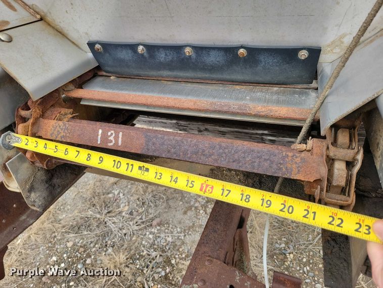 image for item EE0882 Henderson salt/sand spreader