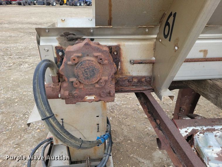 image for item EE0882 Henderson salt/sand spreader