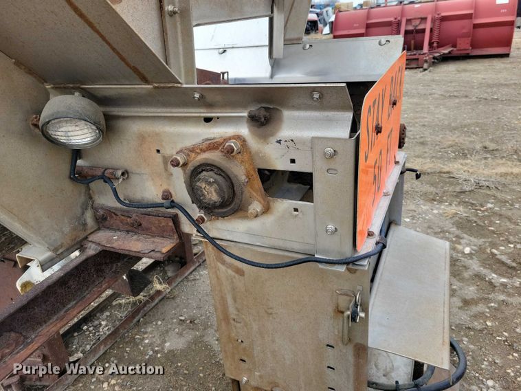 image for item EE0882 Henderson salt/sand spreader