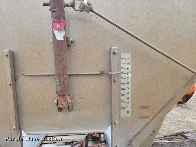 image for item EE0882 Henderson salt/sand spreader