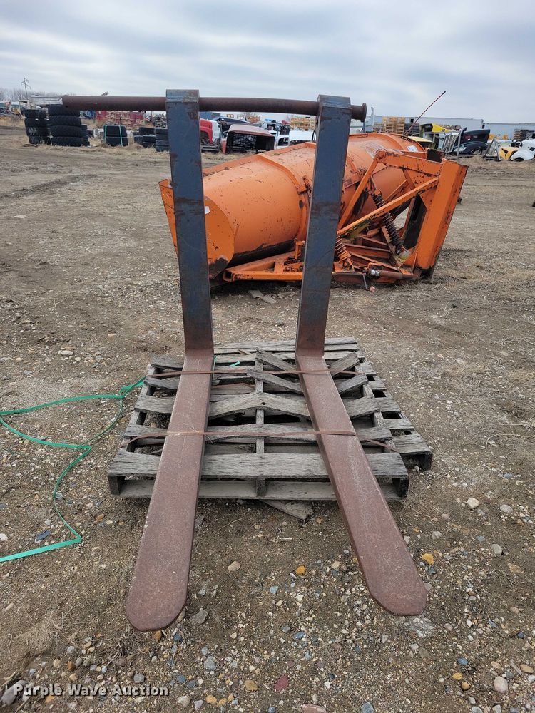 image for item EE0883 6' L wheel loader forks