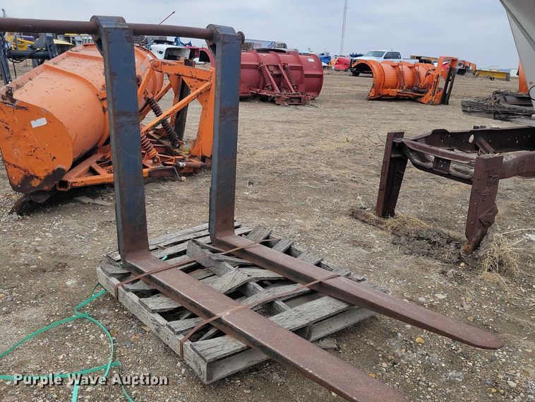 image for item EE0883 6' L wheel loader forks