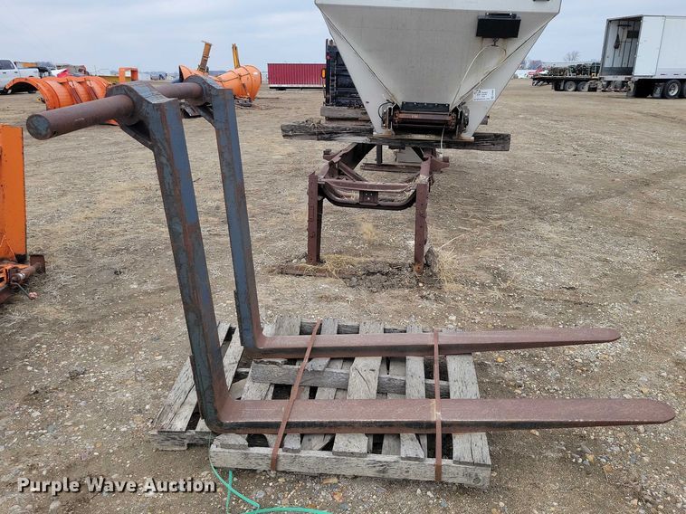 image for item EE0883 6' L wheel loader forks