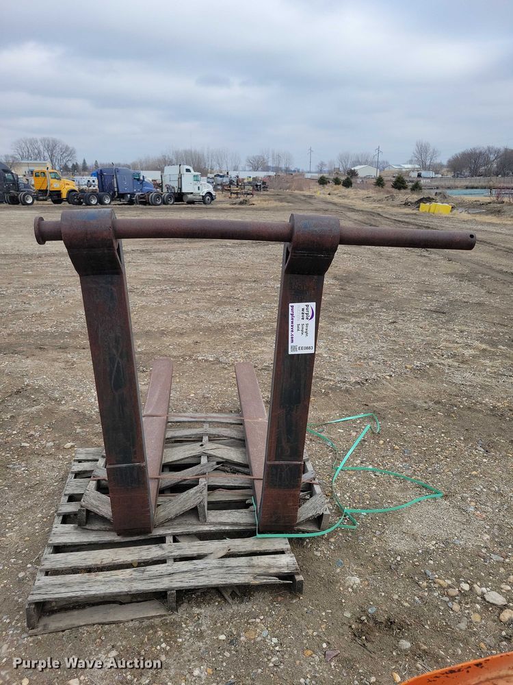 image for item EE0883 6' L wheel loader forks