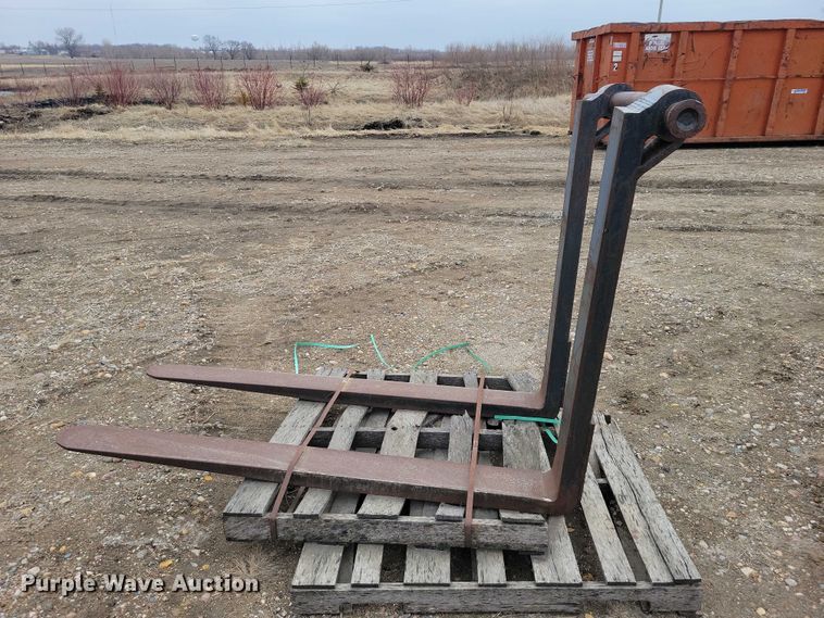 image for item EE0883 6' L wheel loader forks