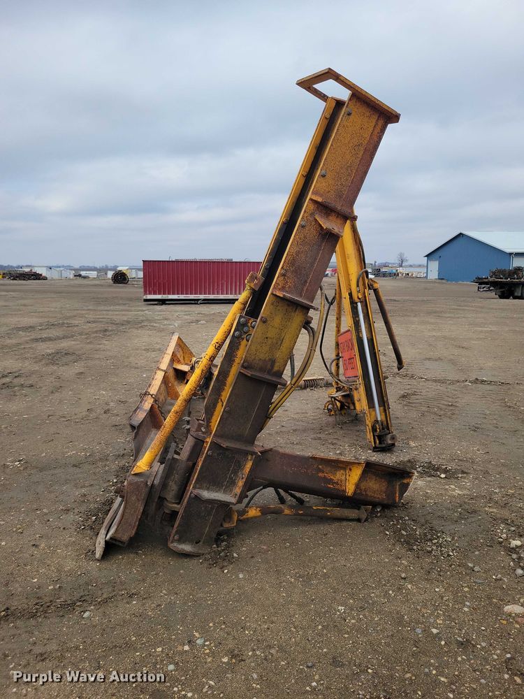 image for item EE0892 VWS RW12H motor grader wing