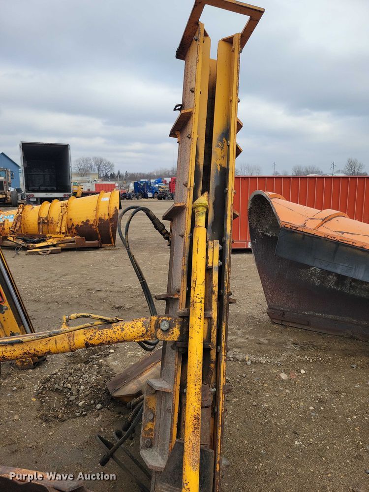 image for item EE0892 VWS RW12H motor grader wing