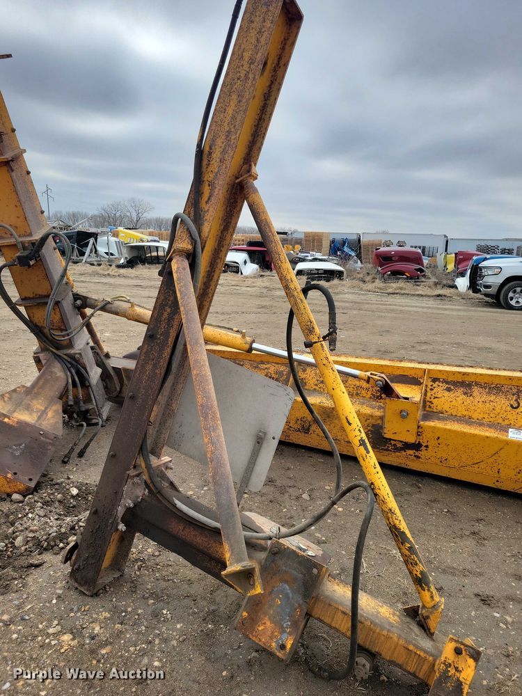 image for item EE0892 VWS RW12H motor grader wing