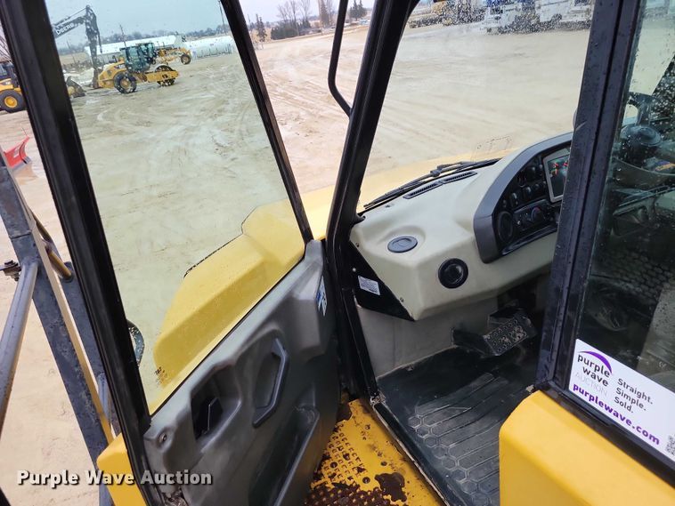 image for item EE0896 2015 Caterpillar 740B articulated haul truck