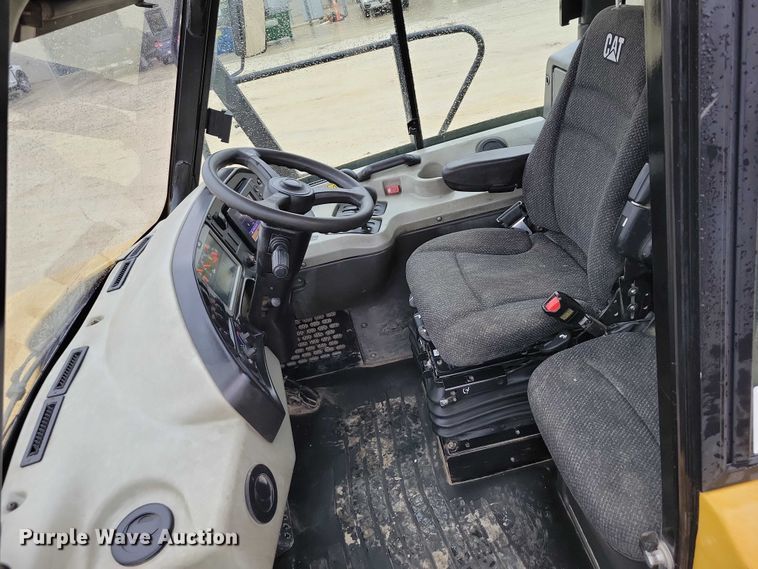 image for item EE0896 2015 Caterpillar 740B articulated haul truck