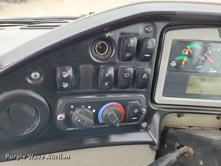 image for item EE0896 2015 Caterpillar 740B articulated haul truck