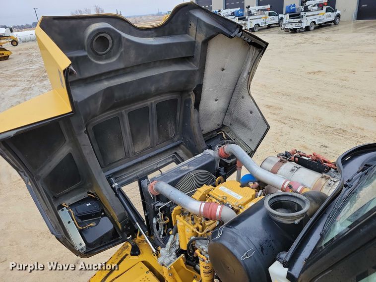 image for item EE0896 2015 Caterpillar 740B articulated haul truck