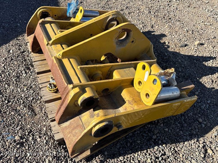 image for item EE5199 Caterpillar hydraulic quick coupler