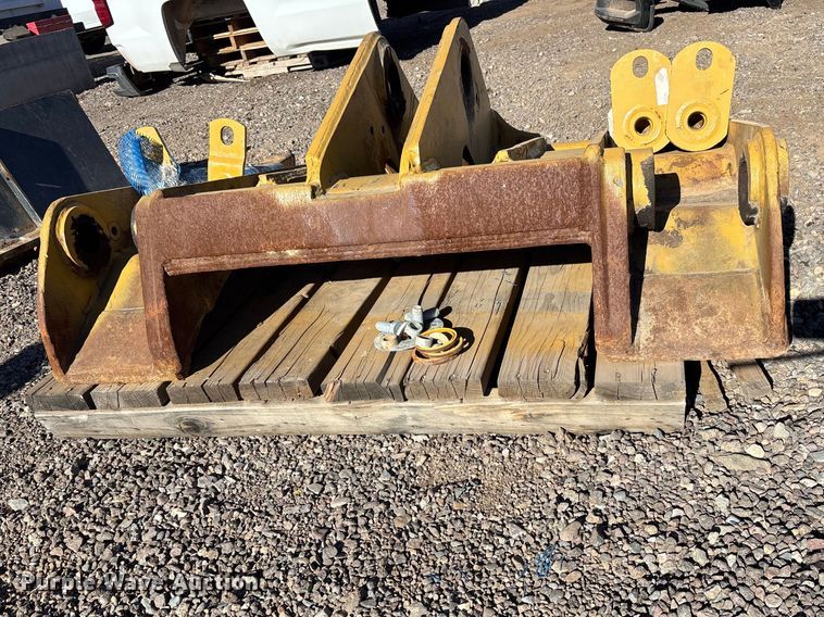 image for item EE5199 Caterpillar hydraulic quick coupler