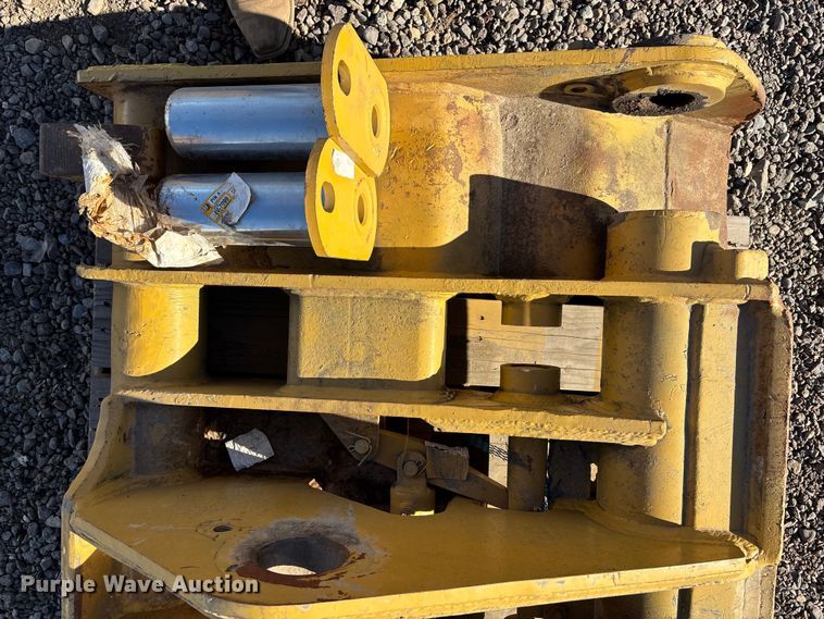 image for item EE5199 Caterpillar hydraulic quick coupler