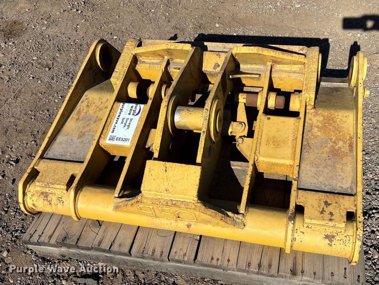 image for item EE5201 Caterpillar 950 hydraulic quick coupler