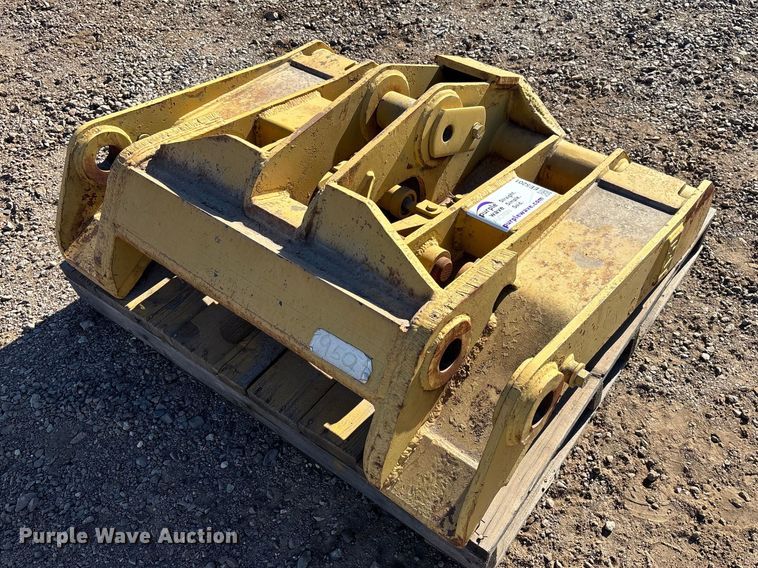 image for item EE5201 Caterpillar 950 hydraulic quick coupler